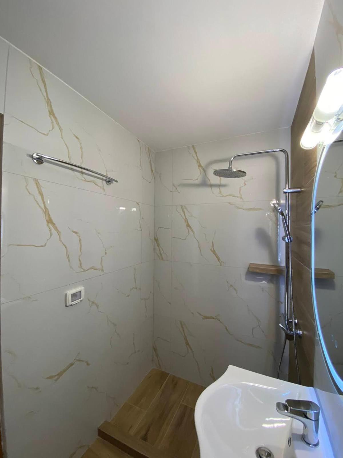 Rentrooms Geni Ksamil Eksteriør bilde